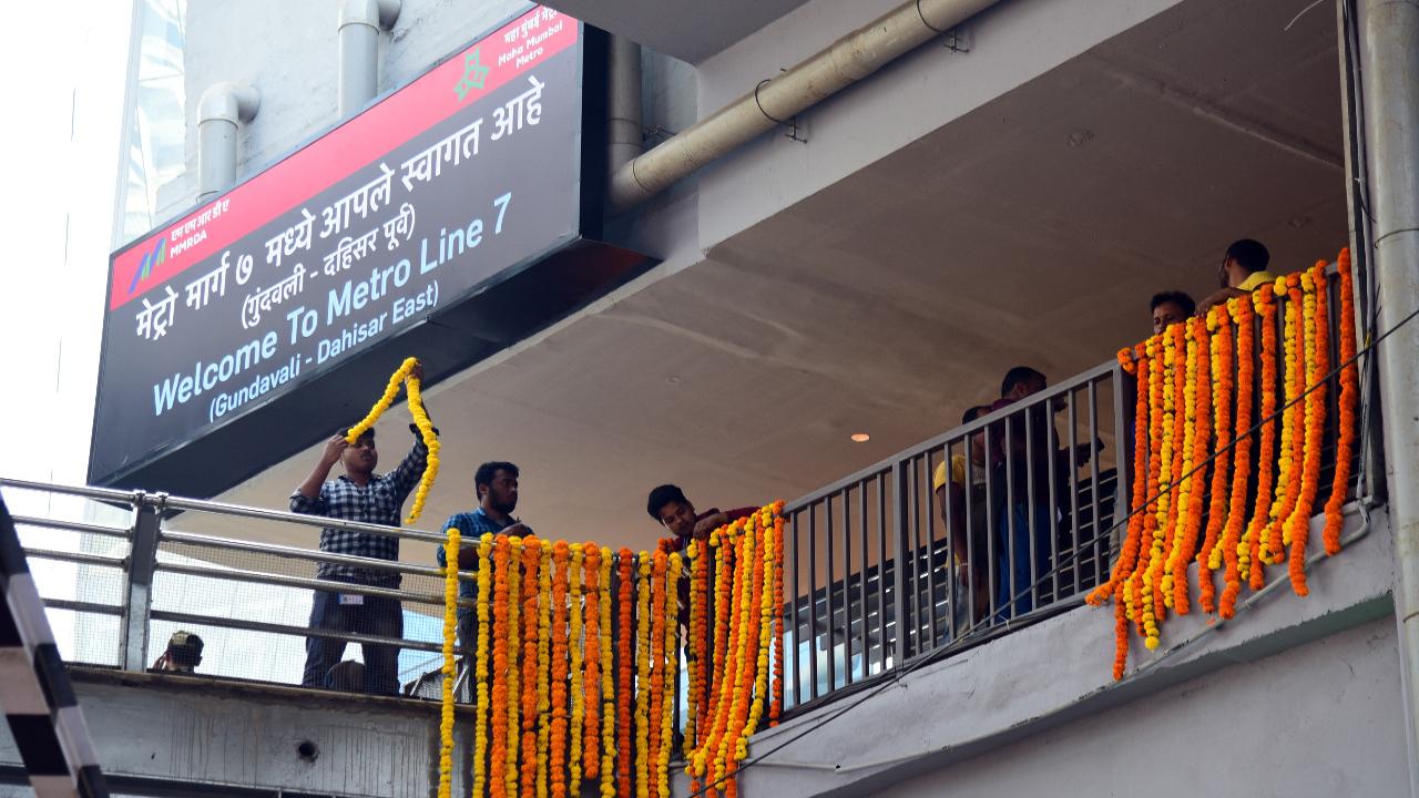 Workers giving a final touch to Gundavali metro station in Andheri east. Prime Minister Narendra Modi will inaugurate and lay foundation stones for a string of projects aimed at developing infrastructure, easing urban travel, and strengthening healthcare during his visit to Mumbai on Thursday Photo Nimesh Dave